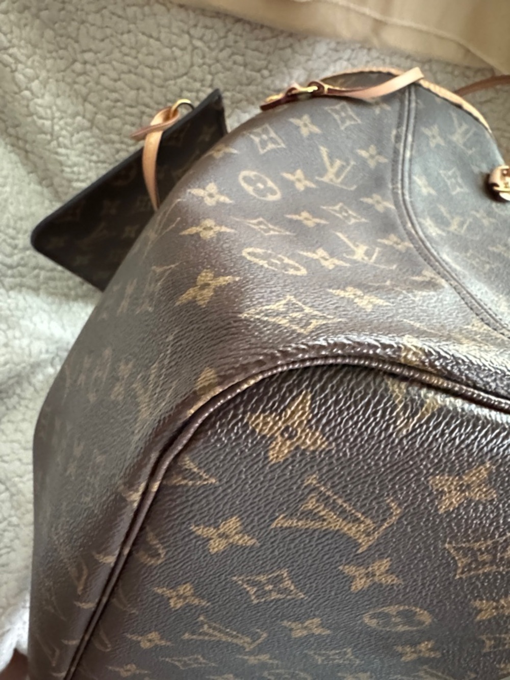 Louis Vuitton Monogram Canvas Tote MM with Pouch - Picture 8 of 15